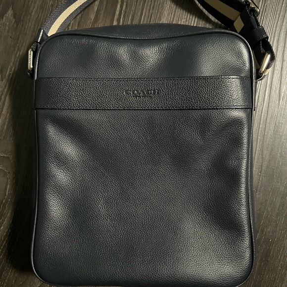 Coach CHARLES Smooth Leather Flight Bag - Picture 5 of 5